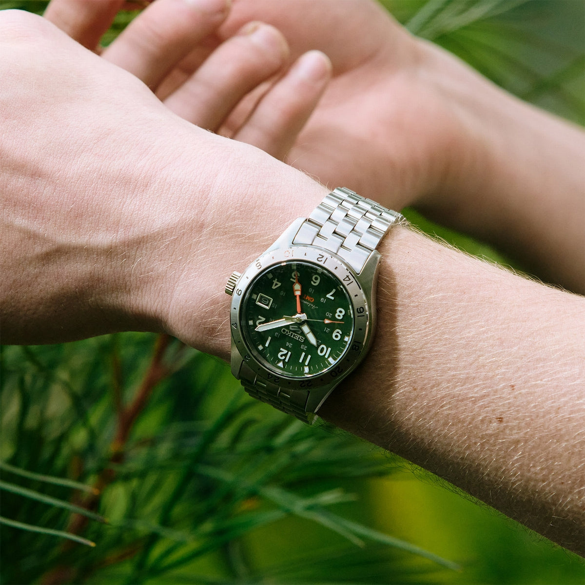 seiko 5 sports field gmt in khaki drill