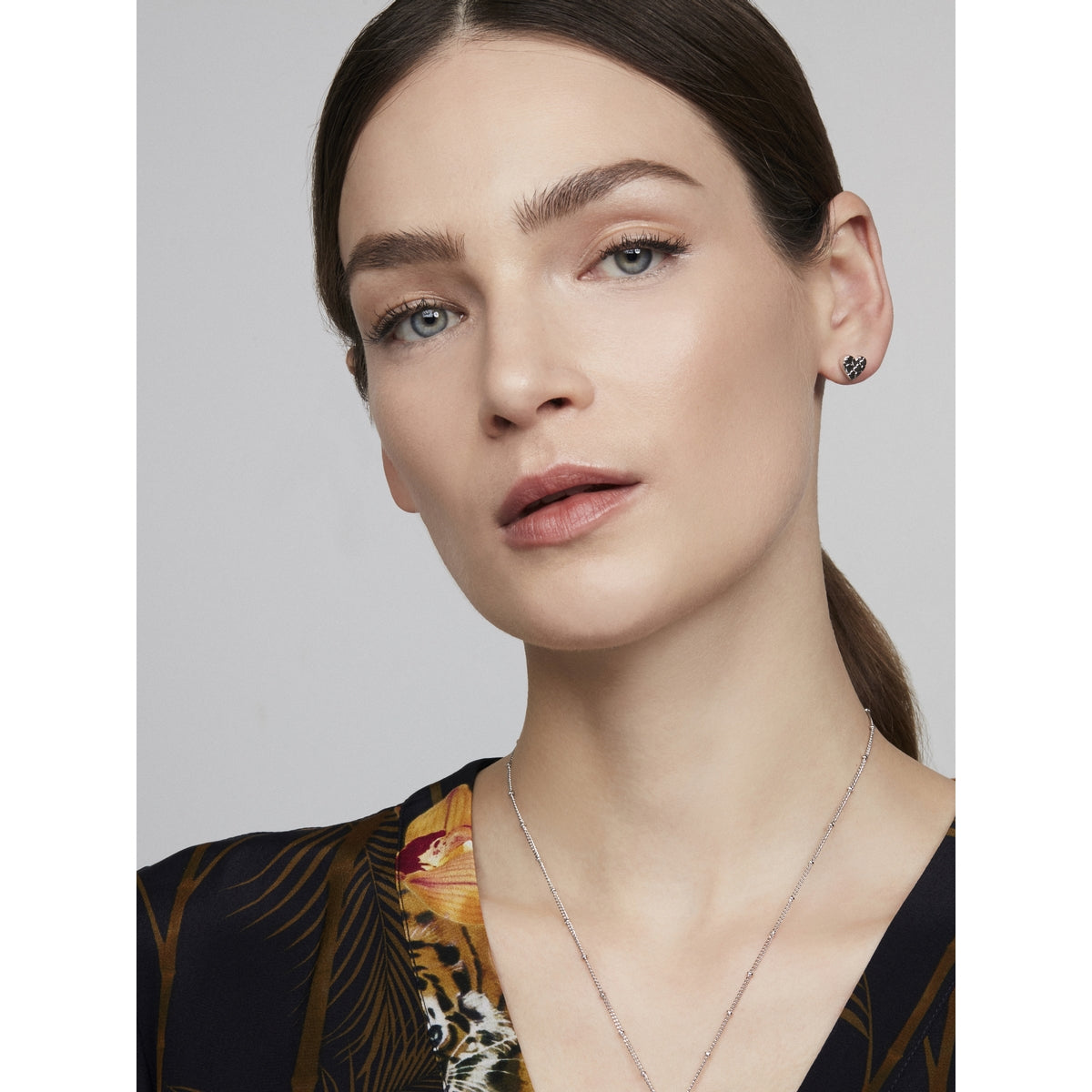 harlo: heart to heart stud earring