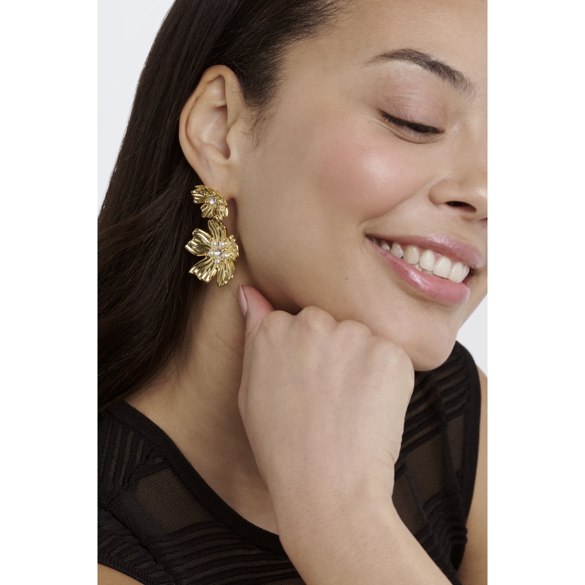 ted baker pettala: flower statement gold tone pearl & crystal drop earrings