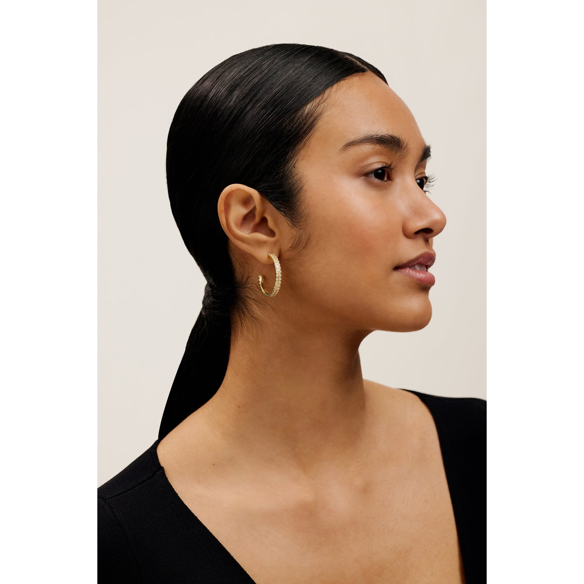 ted baker mellia: medium double crystal hoop earrings gold tone, clear crystal