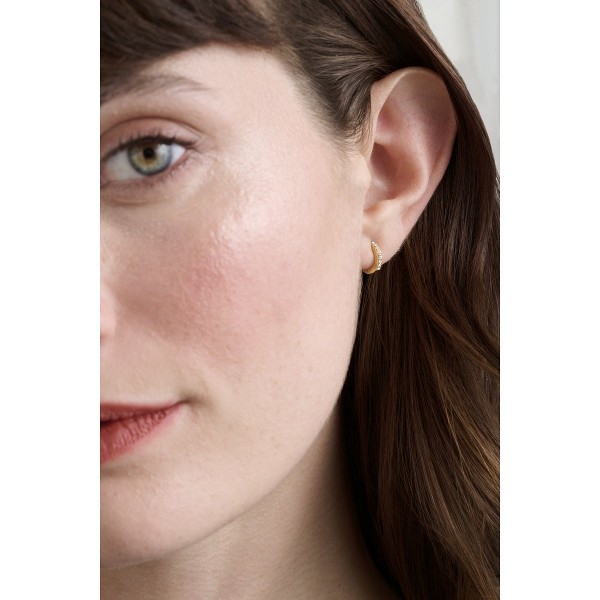 ted baker hettie: crystal hoop earrings (10mm)  gold tone clear crystal