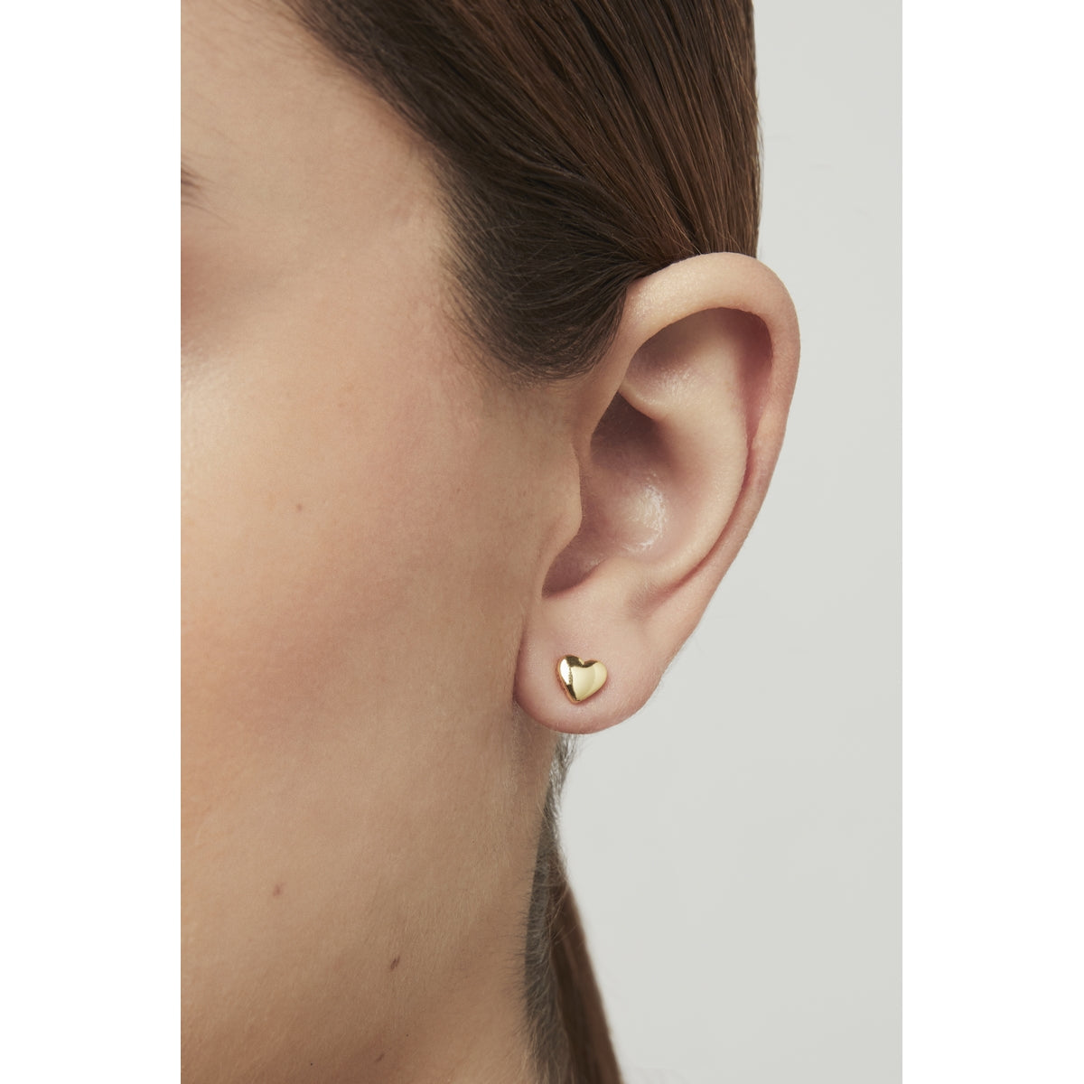 harly: tiny heart stud earring