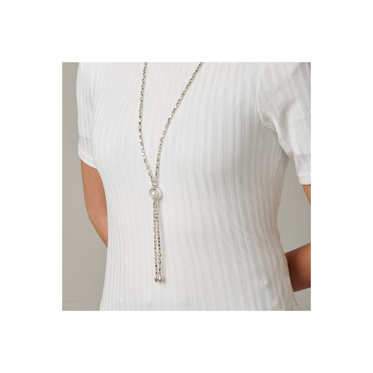 uno de 50 make a wish 44mm long necklace in metal clad with silver and pearl.